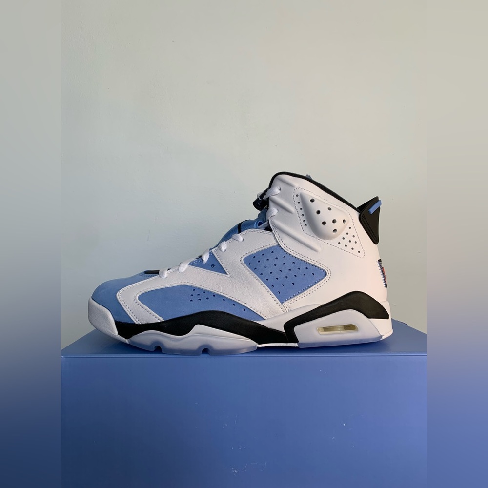 Air Jordan 6 "UNC Retro" - Picture 2 of 8